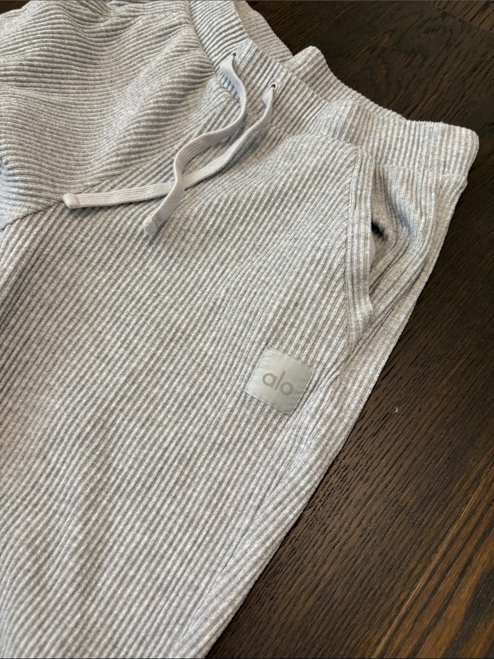 Alo pants - Picture 2 of 2